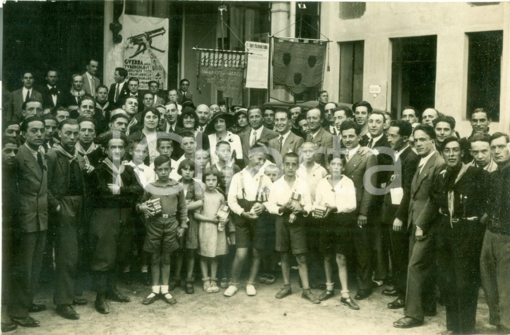 Fotografia d epoca originale 1931 MILANO Piccoli Camerati Dalmati al Comitato di VIA CONSERVATORIO 1