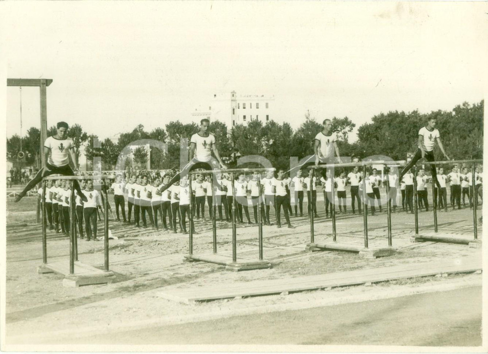 Fotografia d epoca originale 1935 ca ROMA Squadra di atletica dell ONB alle parallele Fotografia 1