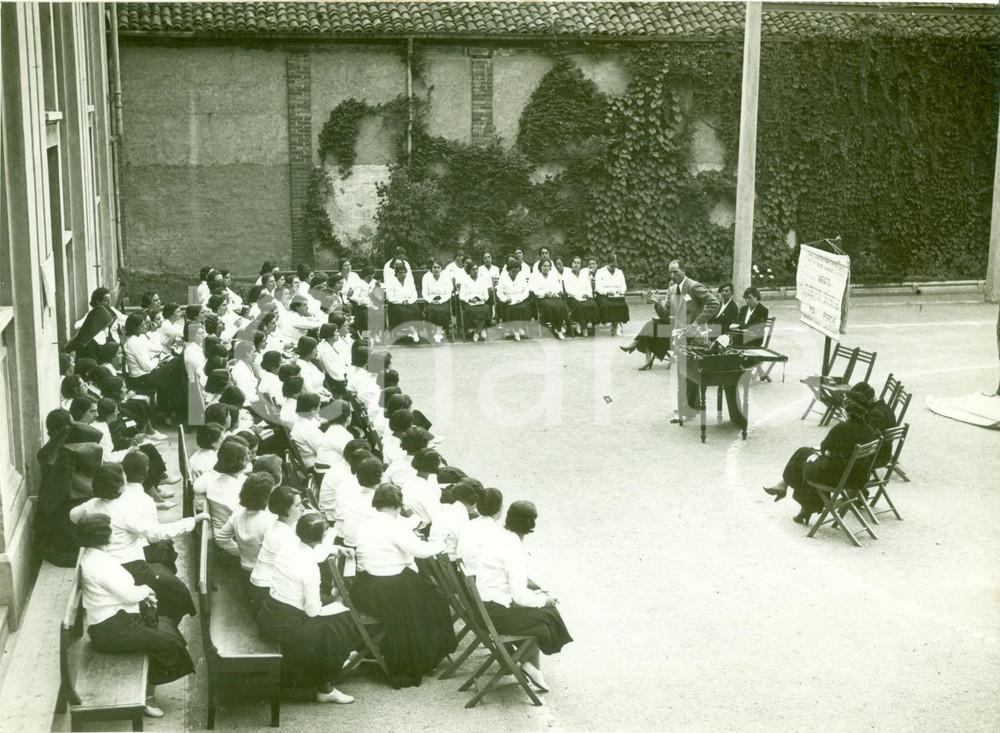 Fotografia d epoca originale 1935 TORINO OPERA BALILLA Dirigenti scuole elementari a lezione di chimica FOTO 1