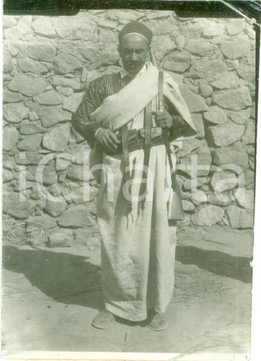 Fotografia d epoca originale 1930 ca CUFRA LIBIA Guerrigliero MustafÃ  BEN HASSAN nemico prigionieri italiani 1