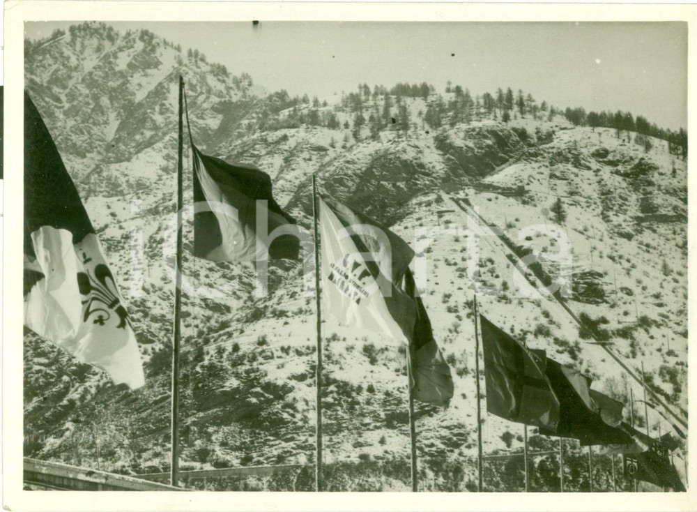 Fotografia d epoca originale 1933 BARDONECCHIA TO Bandiera GUF Osvaldo MUSSOLINI di MACERATA campionati sci 1