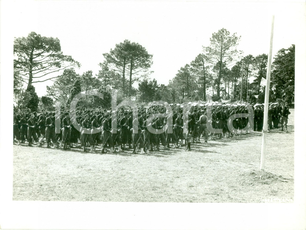 Fotografia d epoca originale 1938 GENOVA Giovani Fascisti moschettieri schierati al campeggio FOTOGRAFIA 1