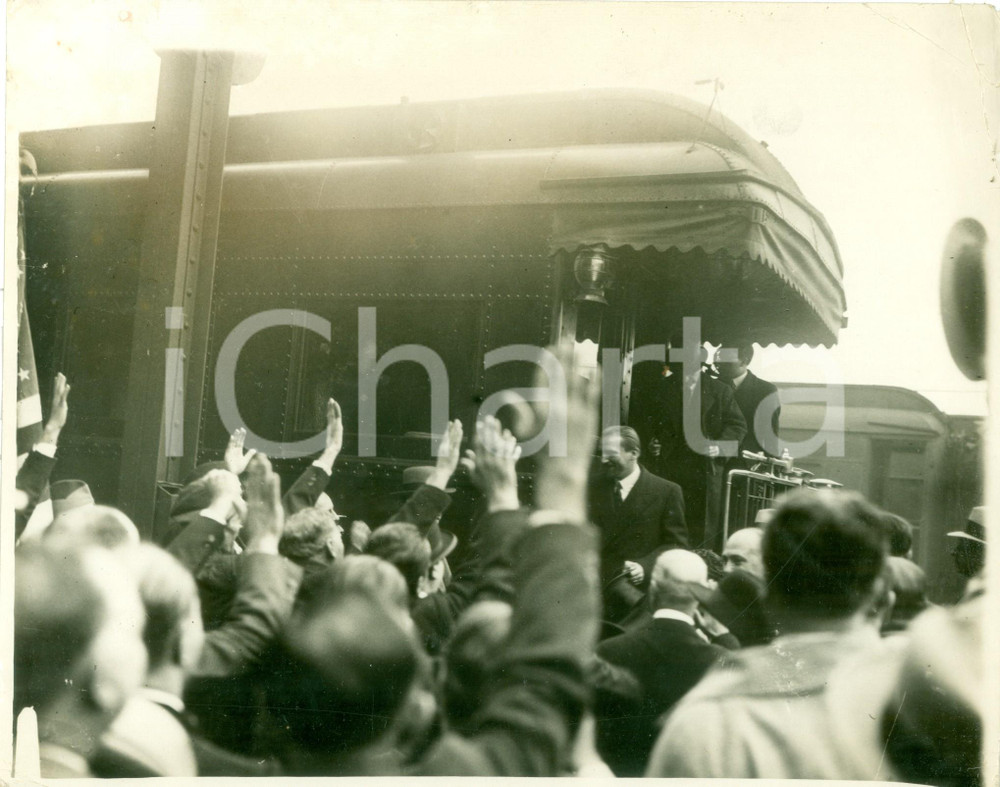 Fotografia d epoca originale 1931 PHILADELPHIA USA Dino GRANDI acclamato alla stazione ferroviaria FOTO 1