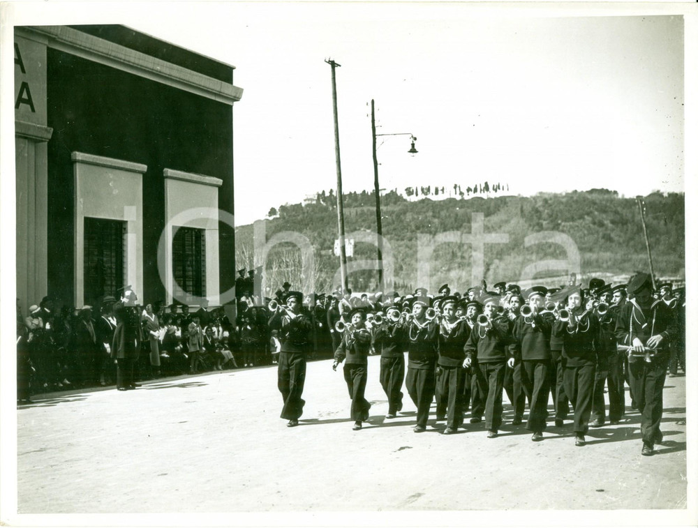 Fotografia d epoca originale 1935 ca ROMA Grande parata dei marinaretti trombettieri Fotografia 1