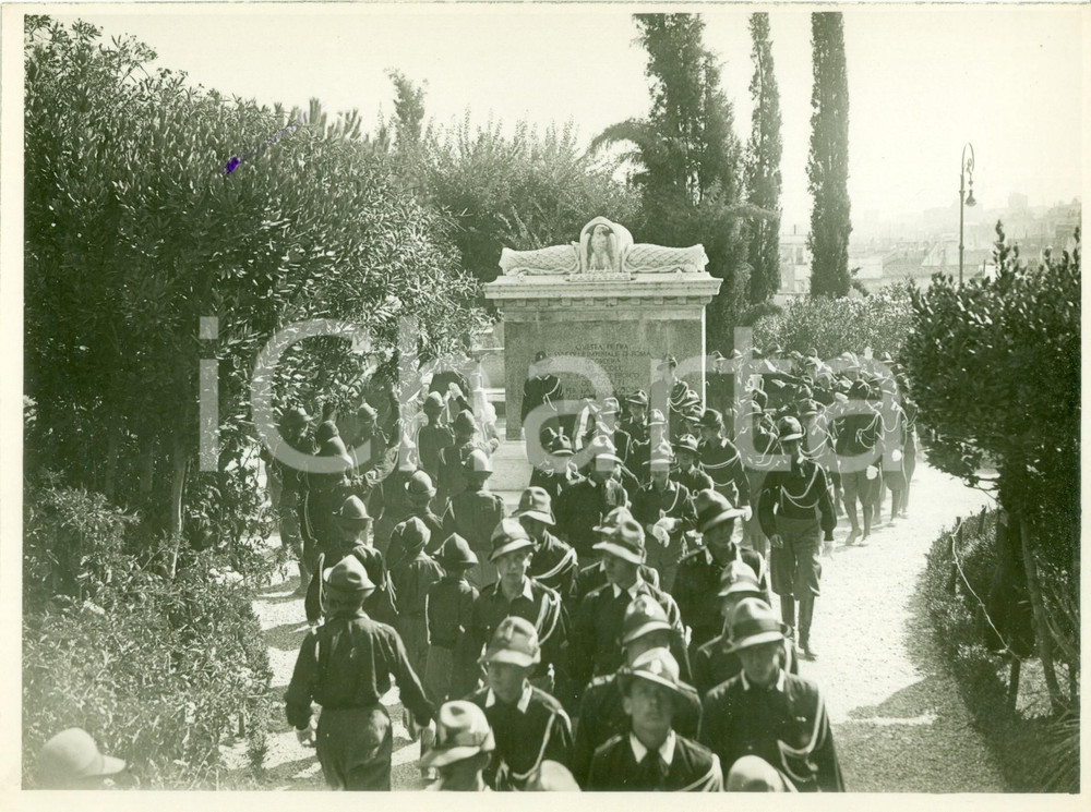 Fotografia d epoca originale 1932 ROMA Avanguardisti rendono omaggio all Ara dei Caduti Fascisti sul PALATINO 1