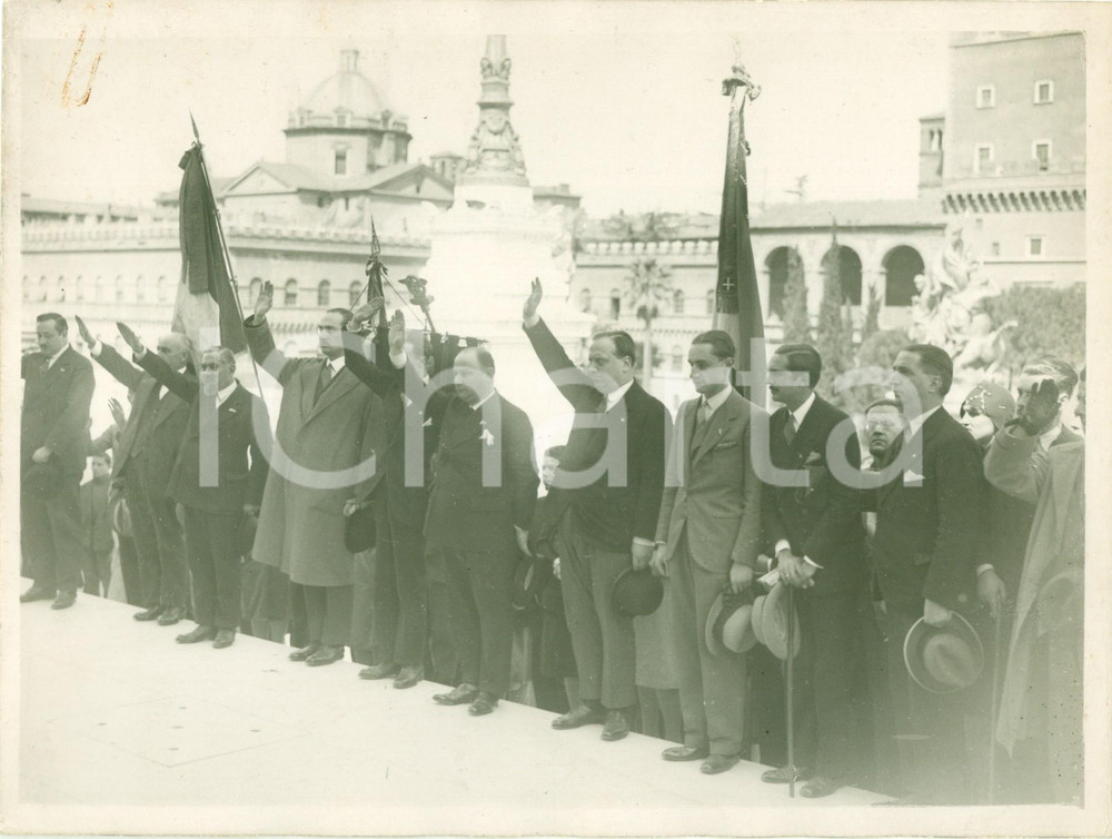 Fotografia d epoca originale 1930 ca ROMA Studenti dell UniversitÃ  di GRENOBLE al Milite Ignoto Fotografia 1