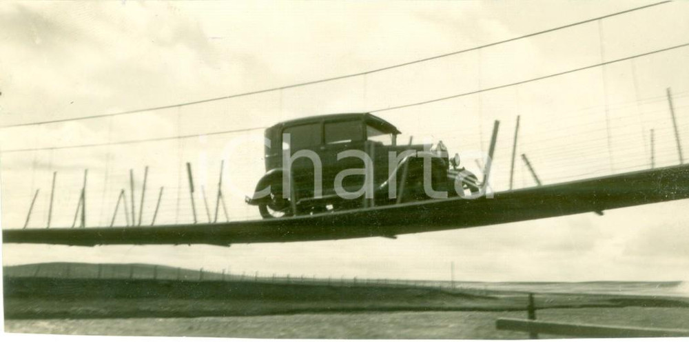 Fotografia d epoca originale 1930 PATAGONIA Automobile in transito sul RIO GRANDE sopra una passerella Foto 1