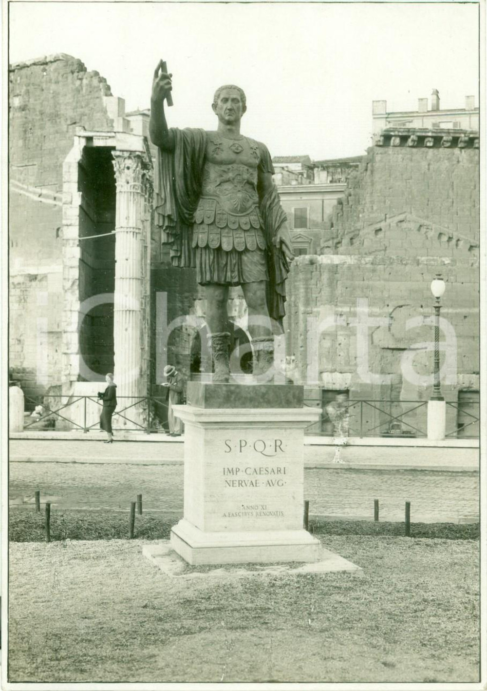 Fotografia d epoca originale 1933 ROMA Statua dell Imperatore NERVA dopo il restauro Fotografia 1