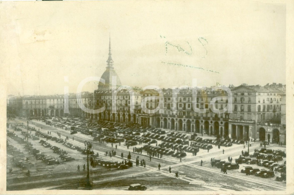 Fotografia d epoca originale 1937 TORINO Adunata di macchine e motocicli in Piazza VITTORIO VENETO Foto 1