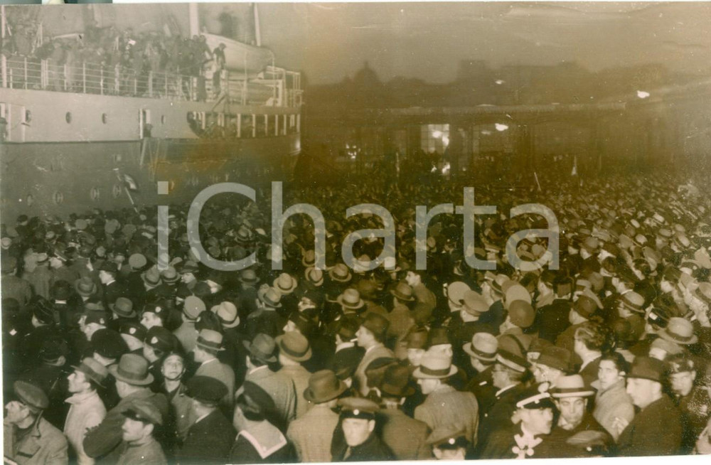 Fotografia d epoca originale 1936 NAPOLI Piroscafo LEONARDO DA VINCI parte con gerarchi per AFRICA ORIENTALE 1