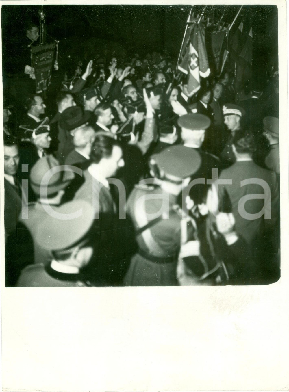 Fotografia d epoca originale 1935 MILANO Duca di BERGAMO acclamato alla partenza per l AFRICA ORIENTALE Foto 1