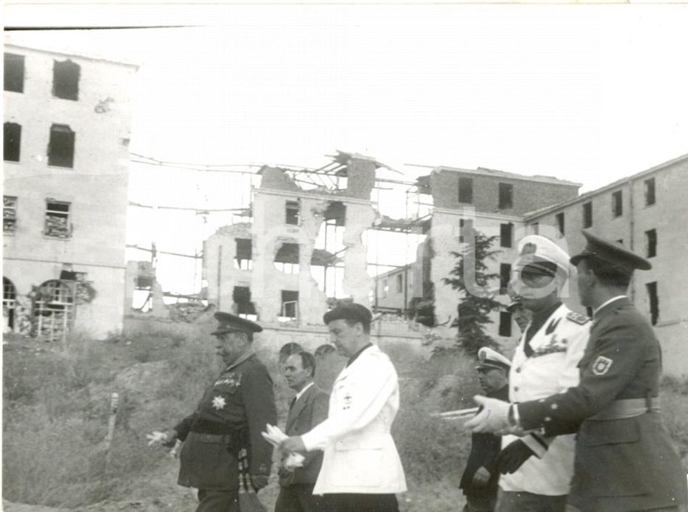 1939 MADRID Galeazzo CIANO Andrés SALIQUET visitano Fundación DEL AMO distrutta