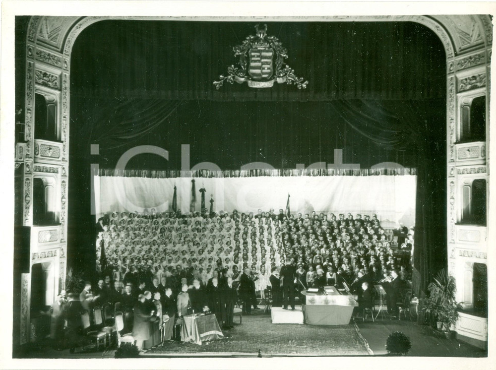 Fotografia d epoca originale 1933 MILANO TEATRO DAL VERME Balilla e Piccole Italiane cantano inni alla patria 1