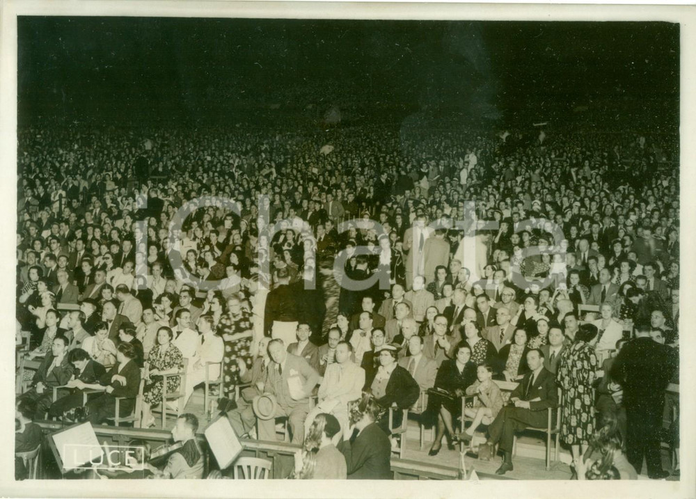 Fotografia d epoca originale 1938 MILANO Il pubblico all Estate Musicale Milanese del CASTELLO SFORZESCO Foto 1