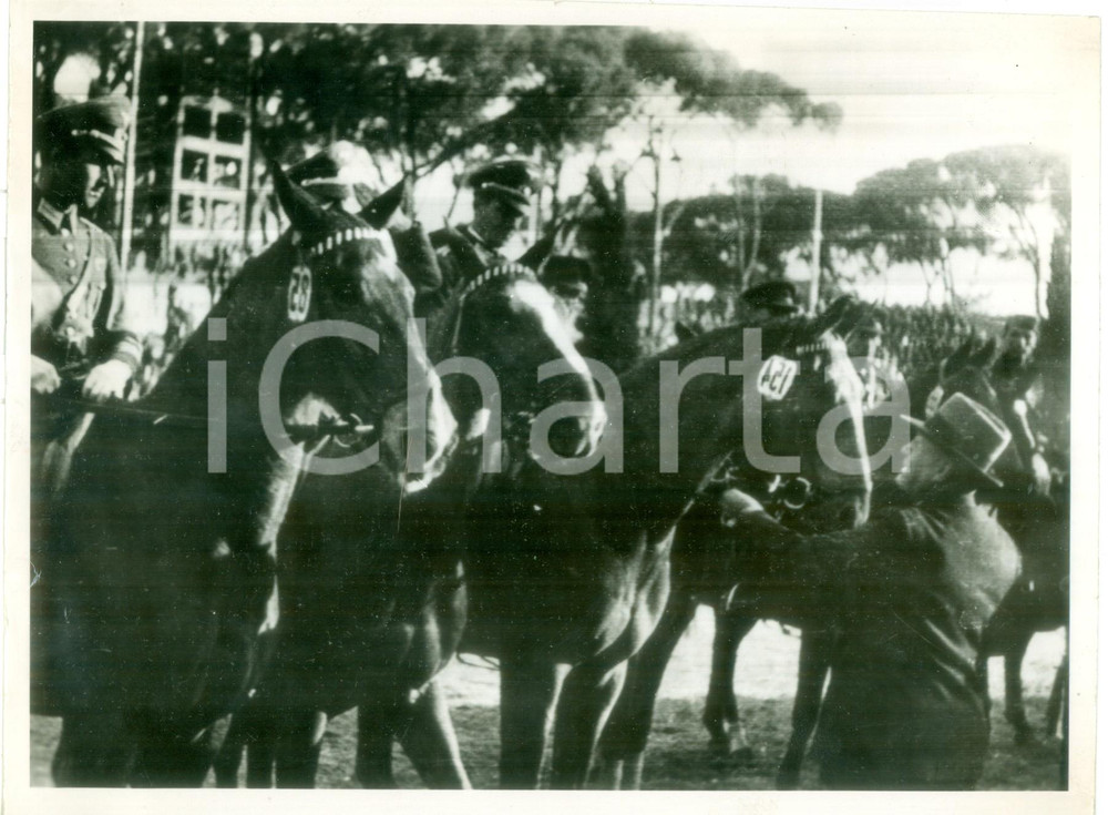 Fotografia d epoca originale 1938 ROMA IPPICA Ufficiali a cavallo pronti per la partenza Foto bassa qualitÃ  1