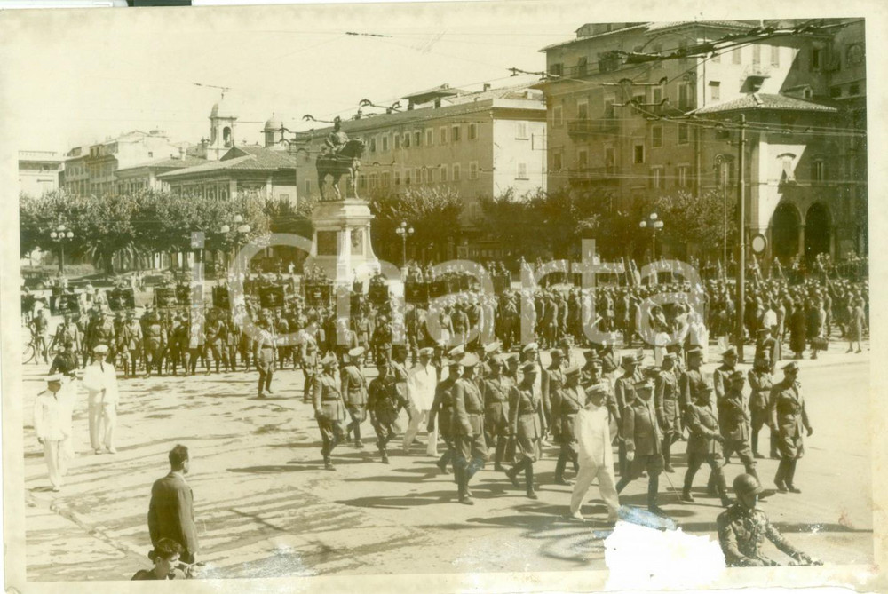 Fotografia d epoca originale 1939 LIVORNO Funerali di Costanzo CIANO Fotografia GRAVEMENTE DANNEGGIATA 1