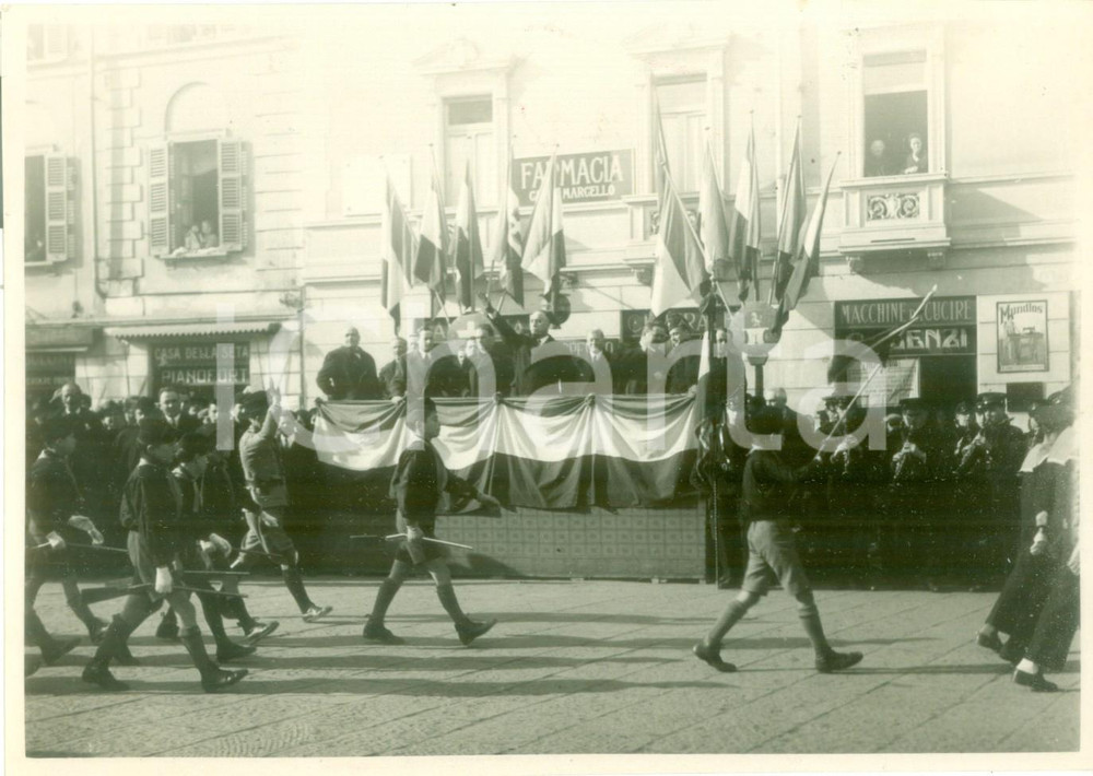 Fotografia d epoca originale 1931 MILANO Balilla sfilano davanti al palco delle autoritÃ  Fotografia 1