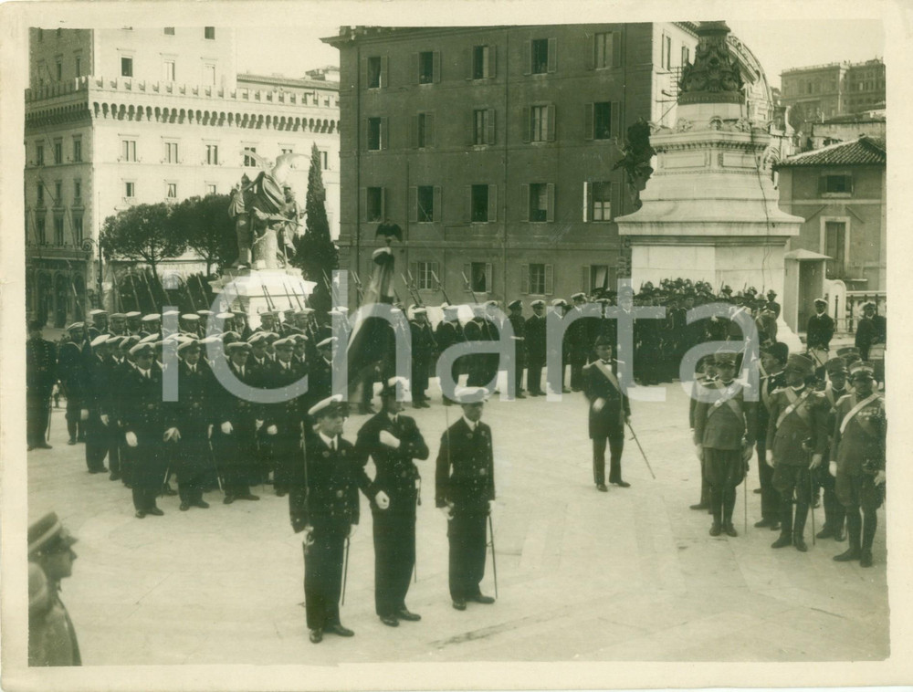 Fotografia d epoca originale 1930 ca ROMA Marinai della Flotta rendono onore al MILITE IGNOTO Fotografia 1