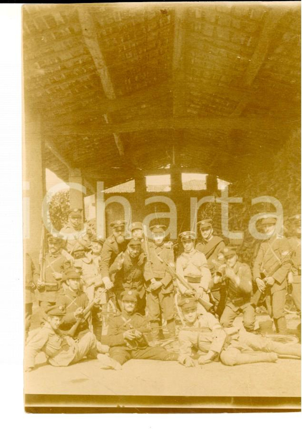 Fotografia d epoca originale 1915 ca VARESE ? Arma del GENIO  Militari nel deposito legna Foto 8x11 cm 1