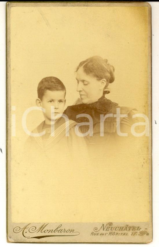 Fotografia d epoca originale 1890 NEUCHATEL CH Madre con bambino vestito alla marinara Foto MONBARON CDV 1