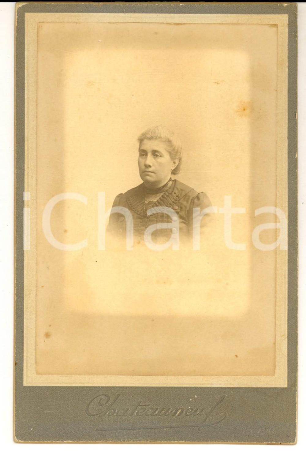 Fotografia d epoca originale 1910 ca FRANCIA Ritratto di anziana donna in abito scuro Foto CHATEAUNEUF 10x16 1