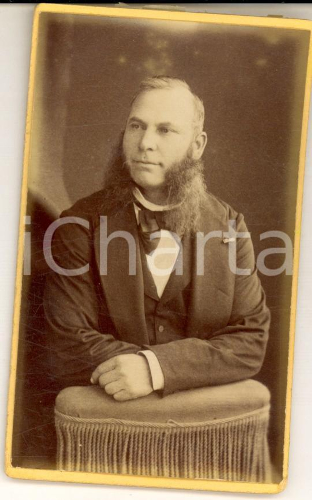 Fotografia d epoca originale 1890 ca PARIS Ritratto maschile con barba divisa in due Foto Clovis CLARET CDV 1