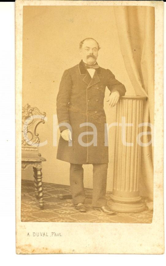 Fotografia d epoca originale 1880 ca PARIS F Ritratto di gentiluomo con soprabito Foto DUVAL CDV 1