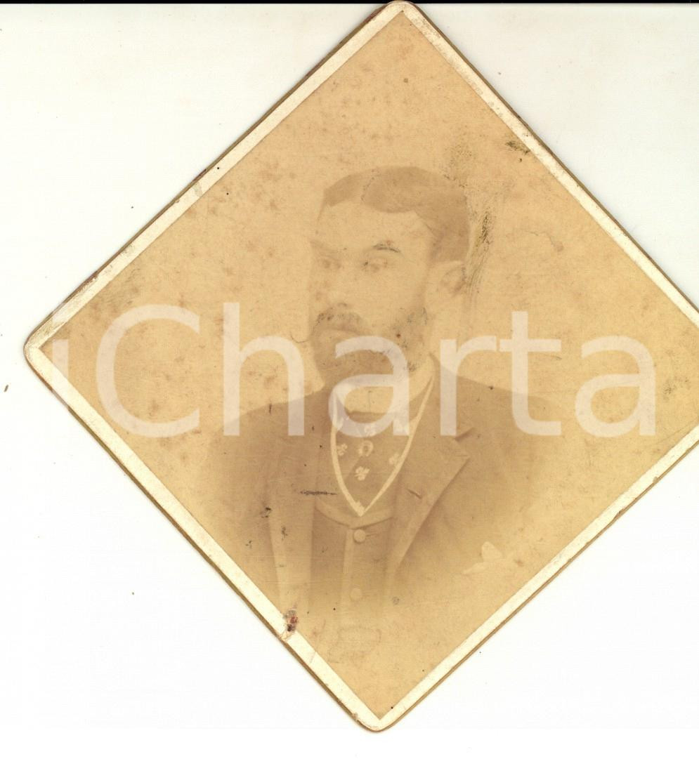 Fotografia d epoca originale 1880 ca TORINO Ritratto di giovane nobiluomo Fotografia SCHEMBOCHE 9x9 cm 1