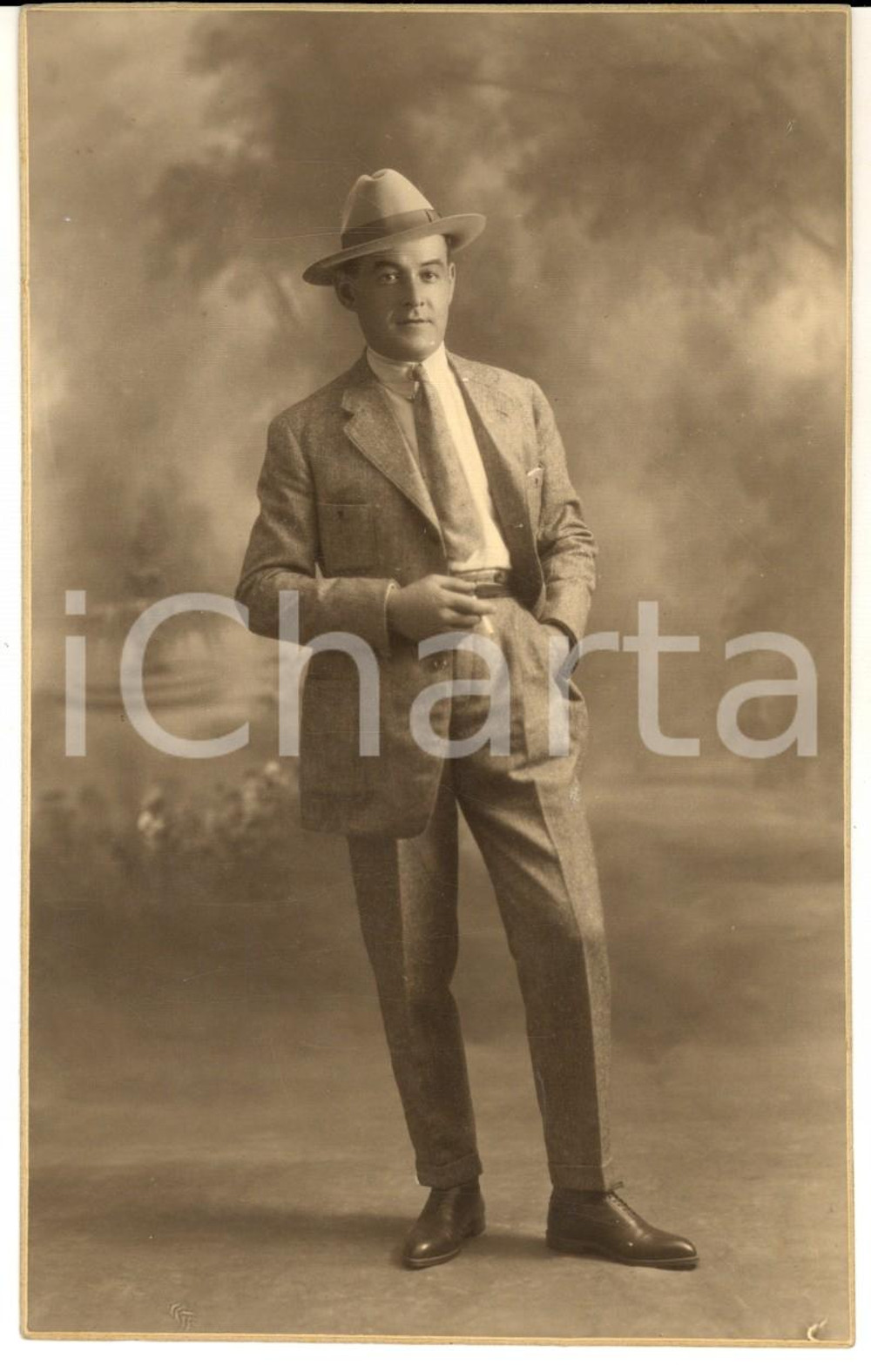 Fotografia d epoca originale 1923 BARCELONA Ritratto maschile con il cappello Foto GARRIGOSA 1