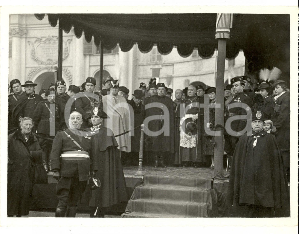 Fotografia d epoca originale 1940 ca VENARIA REALE Cerimonia militare Palco gerarchi e vescovo Foto 24x18 1