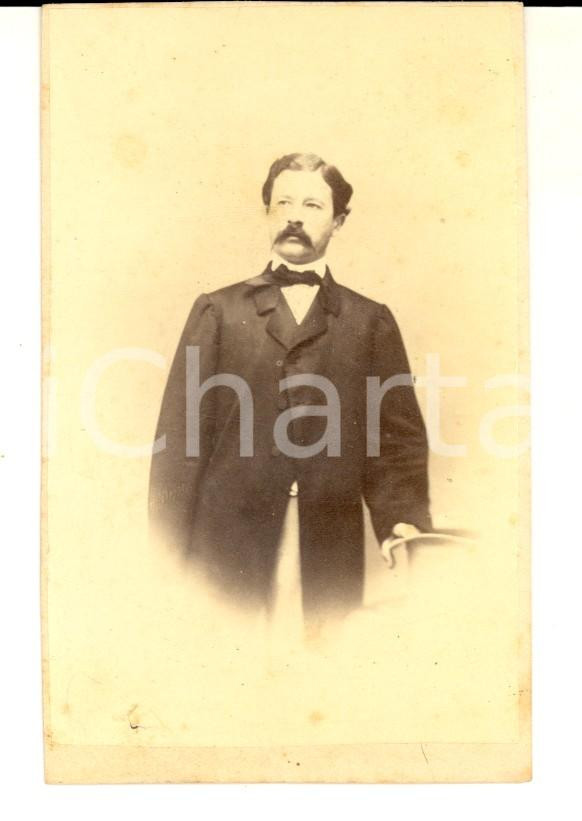 Fotografia d epoca originale 1870 ca ATENE Ritratto maschile in abito scuro Foto MORAITES CDV 1