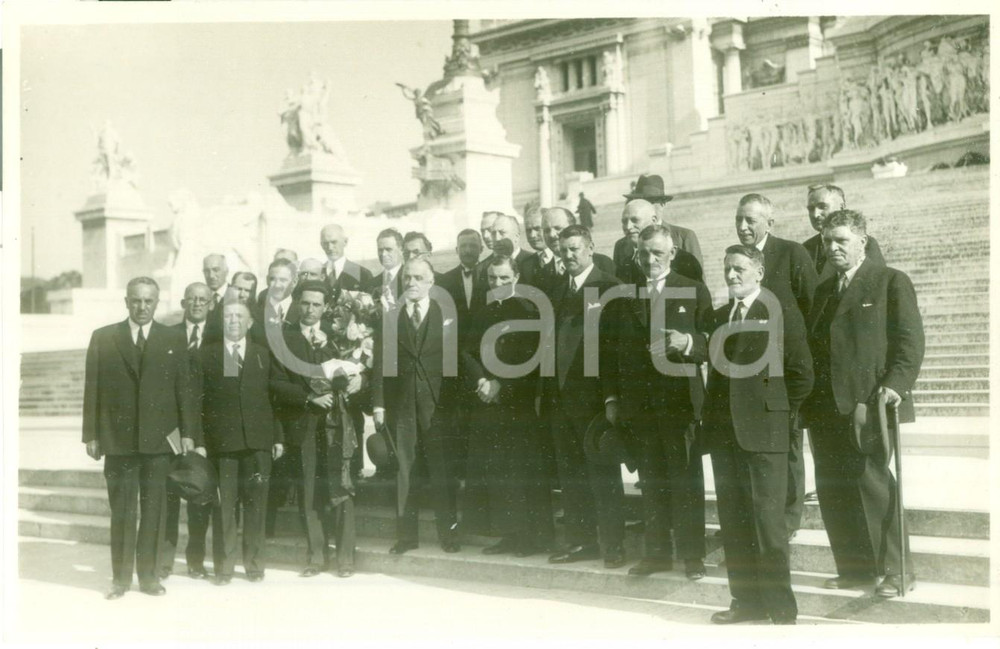 Fotografia d epoca originale 1934 ROMA Delegazione non identificata rende omaggio al MILITE IGNOTO Fotografia 1