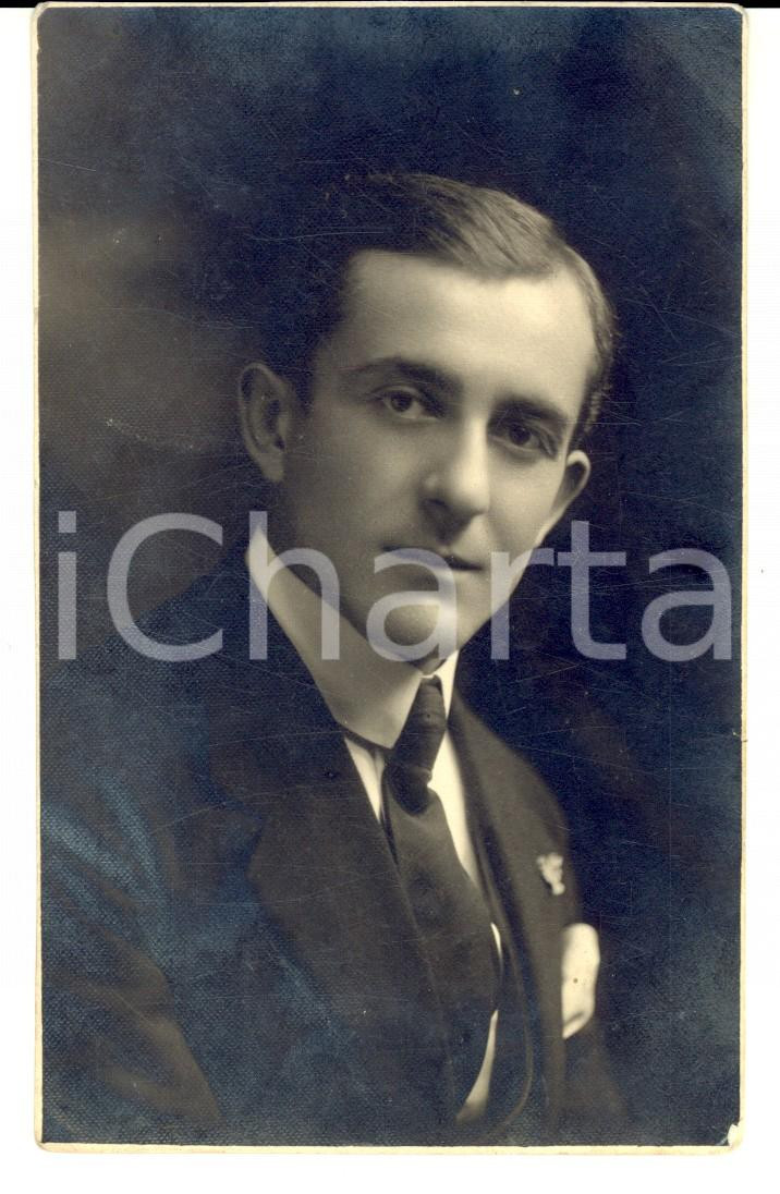 Fotografia d epoca originale 1920 ca TORINO Ritratto di giovane uomo Foto cartolina Enea MANGINI 1
