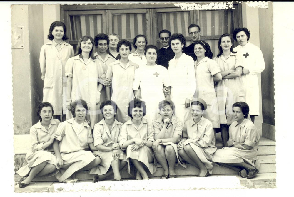 Fotografia d epoca originale 1963 LOCCA / NOVA GORICA SLOVENIA Un gruppo di infermiere italiane Foto 1
