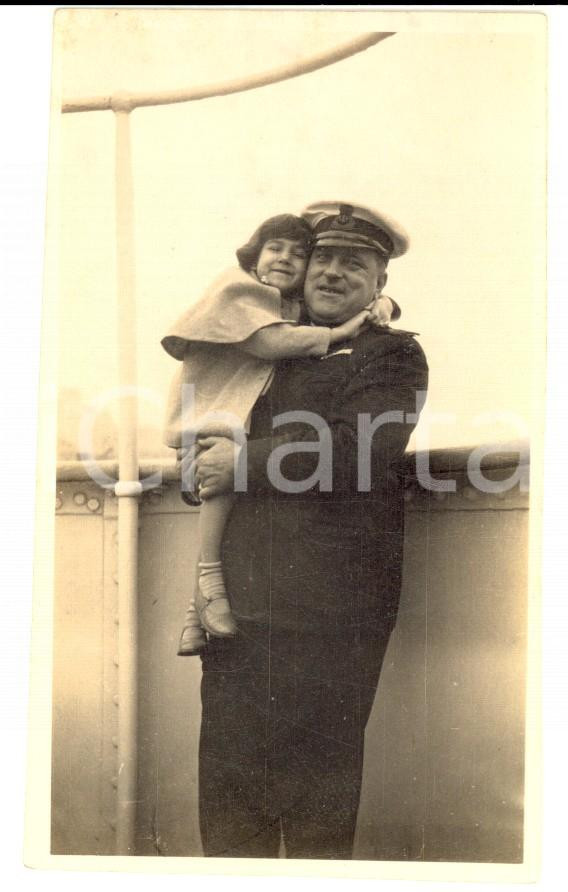 Fotografia d epoca originale 1944 HOME LINES M.V. ITALIA Comandante Ugo CHINCA con bambina Foto 7x11 cm 1
