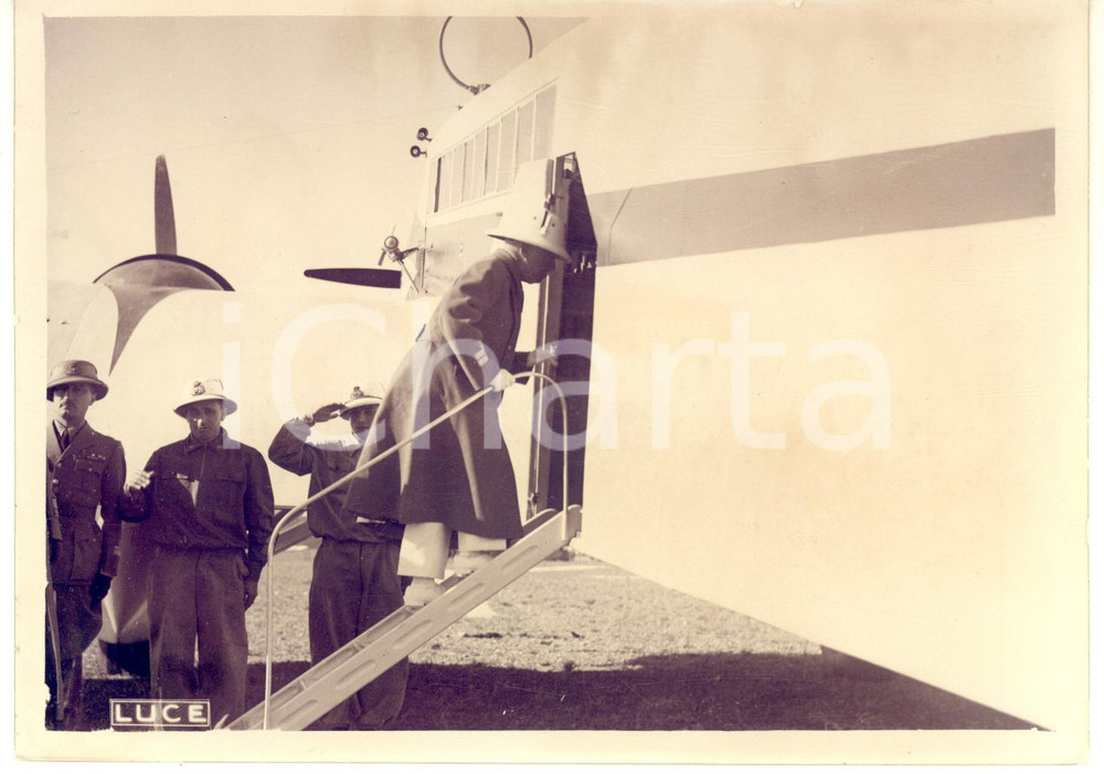 Fotografia d epoca originale 1938 NALUT LIBIA Re Vittorio Emanuele III sale in aereo per GADAMES Foto 1