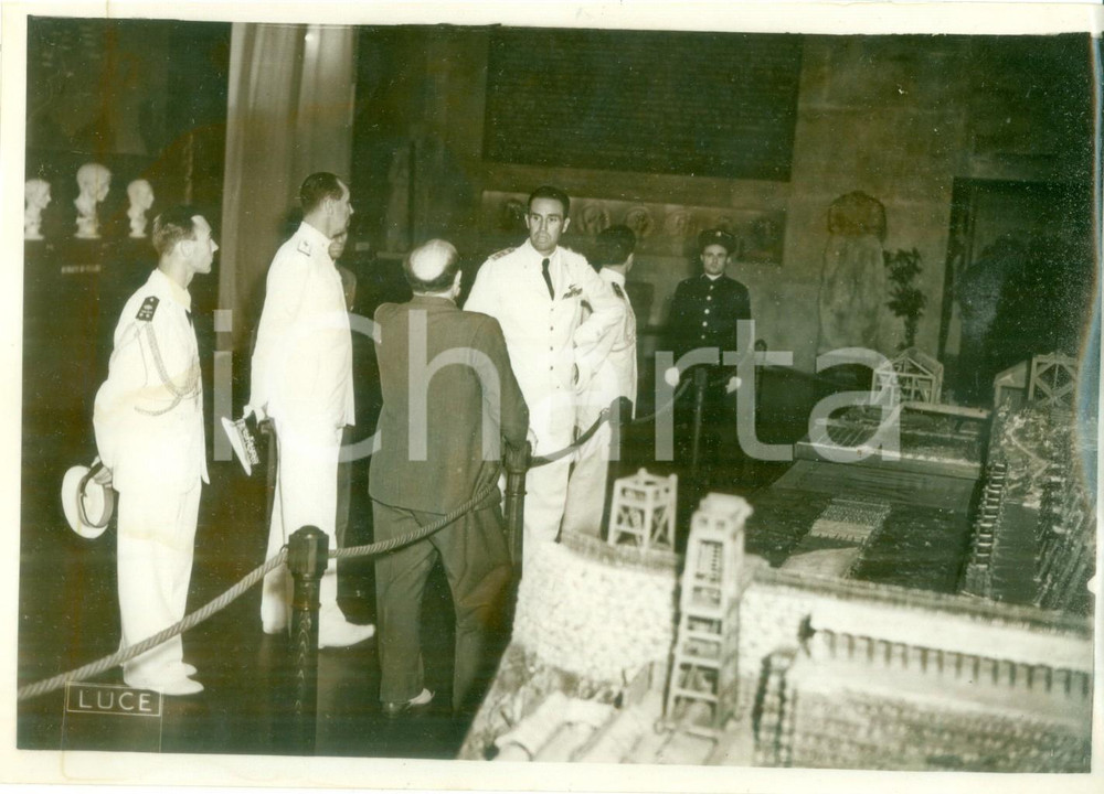 Fotografia d epoca originale 1938 ROMA Amedeo di SAVOIA visita Mostra Augustea della Romanità  Fotografia 1