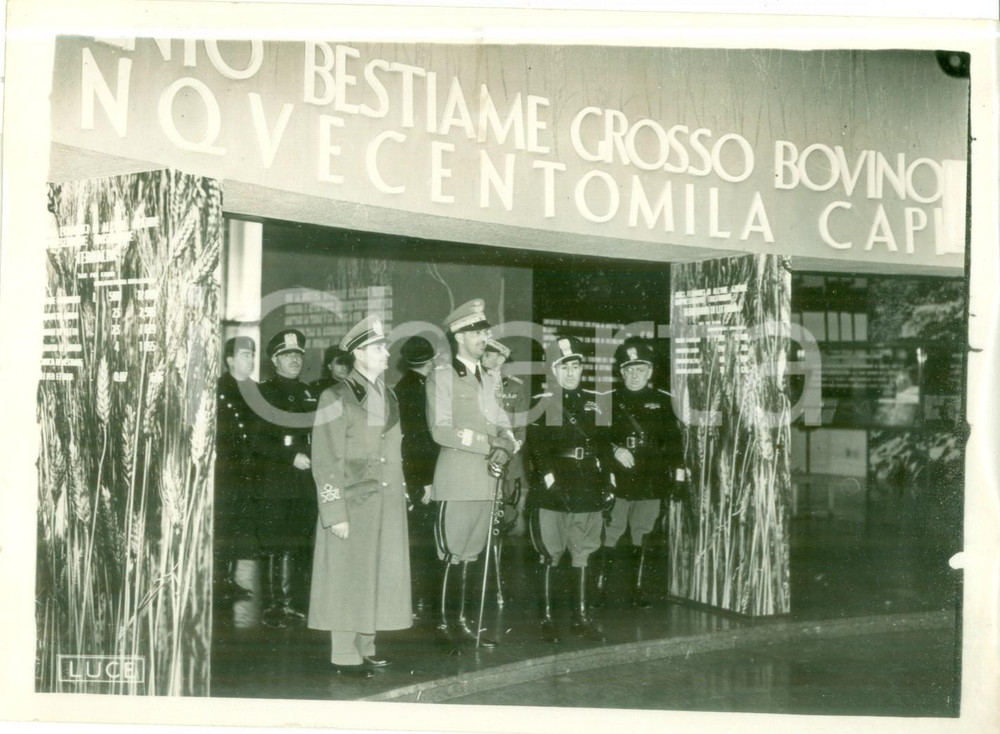 Fotografia d epoca originale 1939 ROMA Principe Umberto II visita Mostra Bonifica Integrale al CIRCO MASSIMO 1