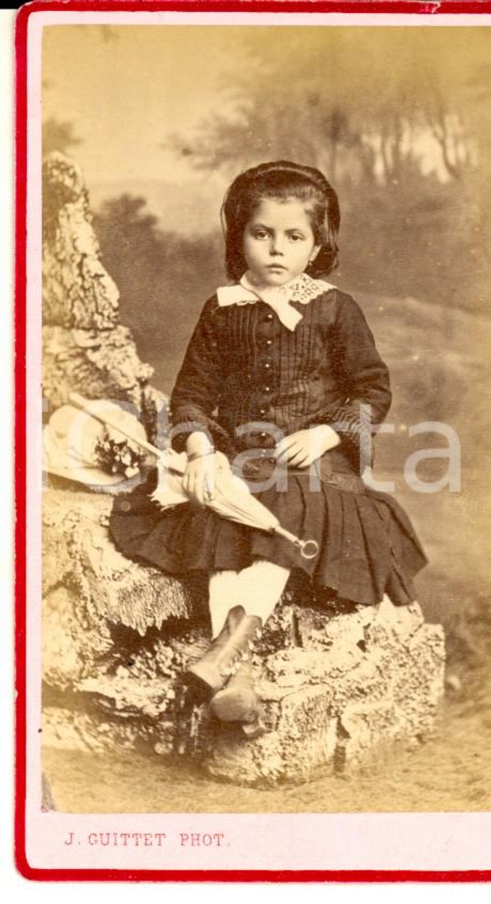 Fotografia d epoca originale 1870 ca LE MANS F Ritratto di bambina con ombrellino Foto GUITTET CDV 1