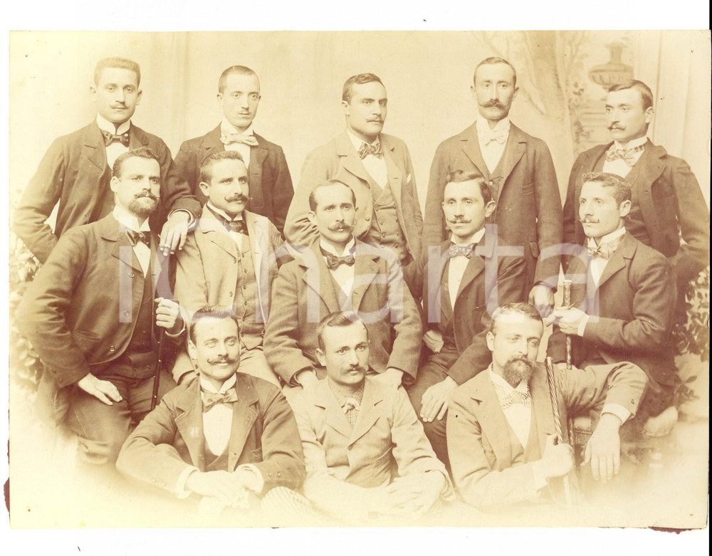 Fotografia d epoca originale 1910 ca AREA LIGURE Ritratto dei gentiluomini di un club Foto VINTAGE 22x17 1