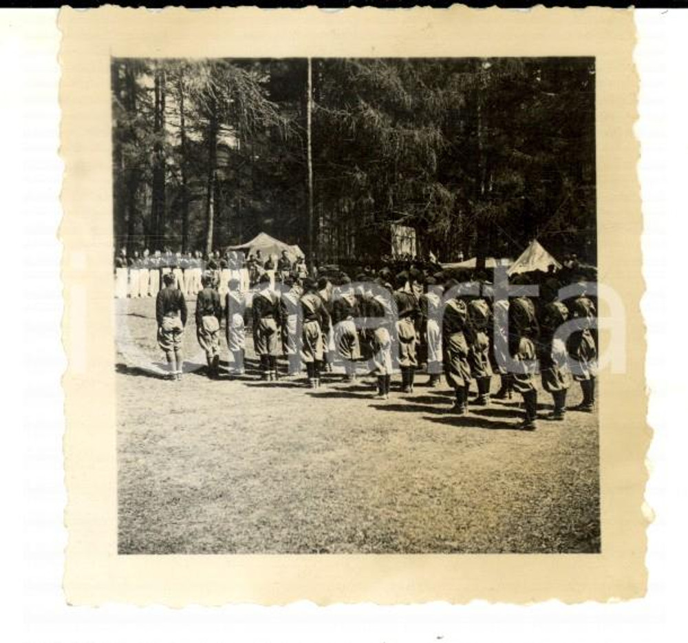 Fotografia d epoca originale 1936 CAVALESE Campo estivo giovani fascisti  Discorso del federale Foto 7x7 1