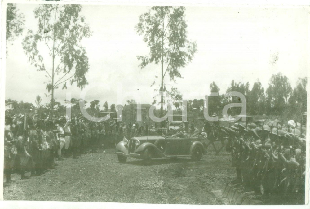 Fotografia d epoca originale 1938 ETIOPIA AOI Ufficiali in automobile visitano le truppe Fotografia 1