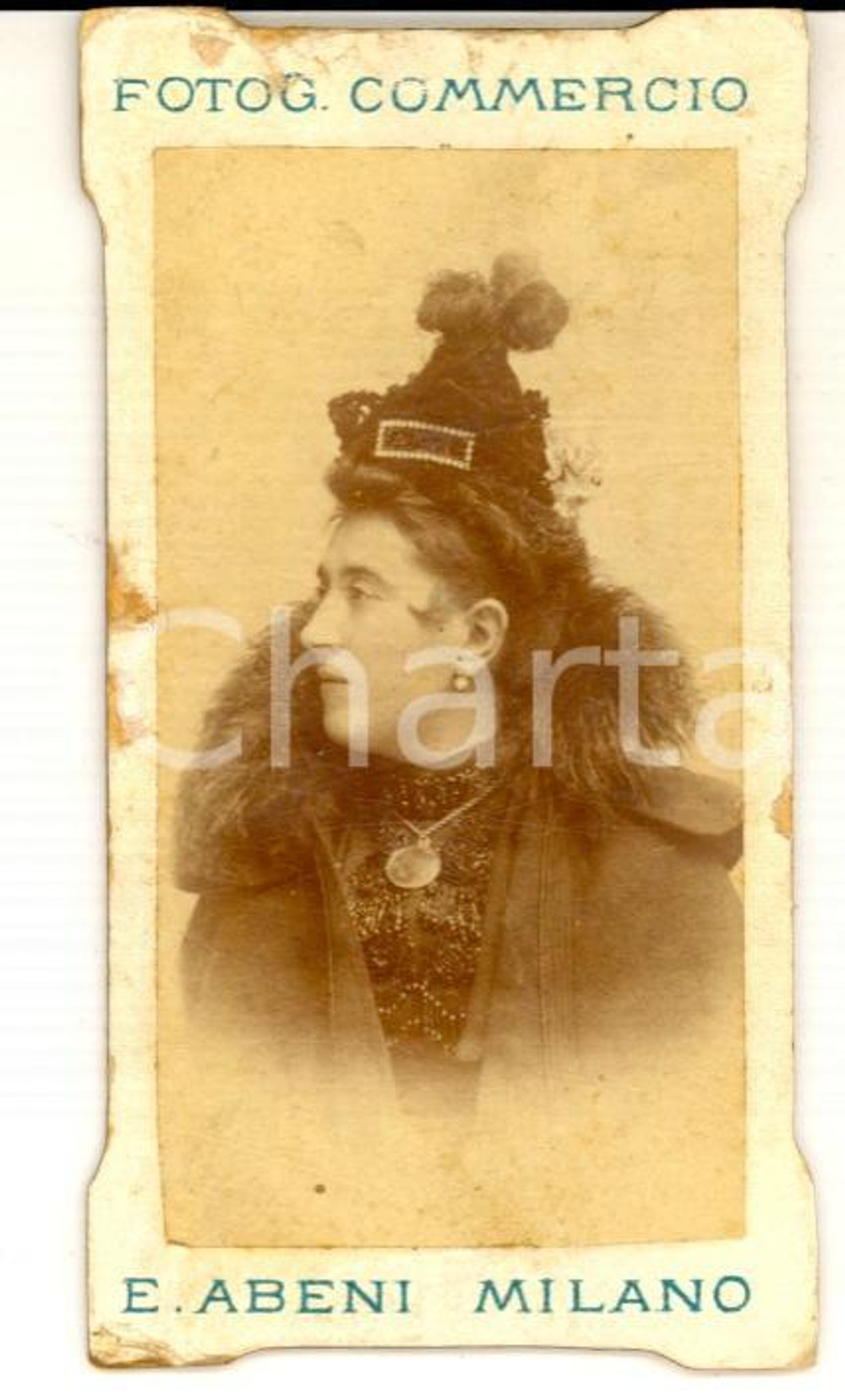 Fotografia d epoca originale 1890 ca MILANO Ritratto di donna con acconciatura a punta Foto Enrico ABENI 1