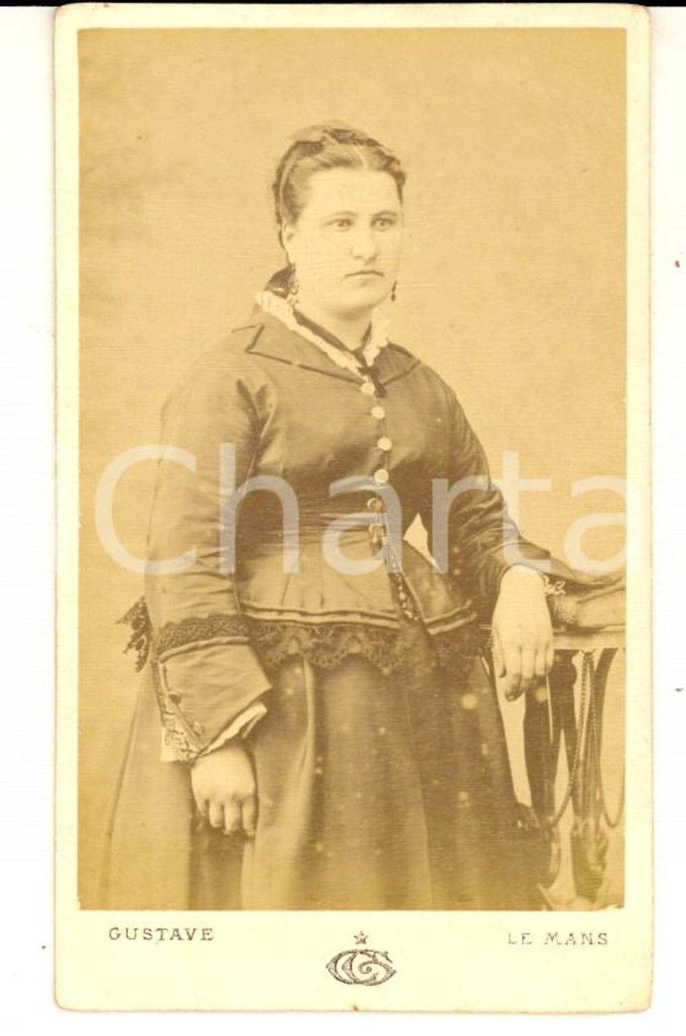 Fotografia d epoca originale 1870 ca LE MANS Ritratto di donna con abito bordato in pizzo Foto GUSTAVE CDV 1