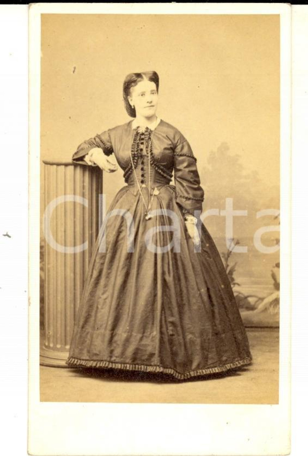 Fotografia d epoca originale 1870 ca TORINO Ritratto femminile in abito da giorno Foto SCHEMBOCHE CDV 1