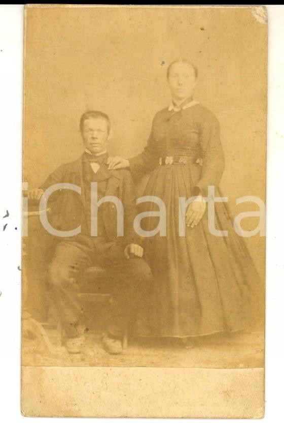 Fotografia d epoca originale 1880 ca FRANCE Portrait de deux Ã©poux Photo VINTAGE E. GUILLEMIN CDV 1