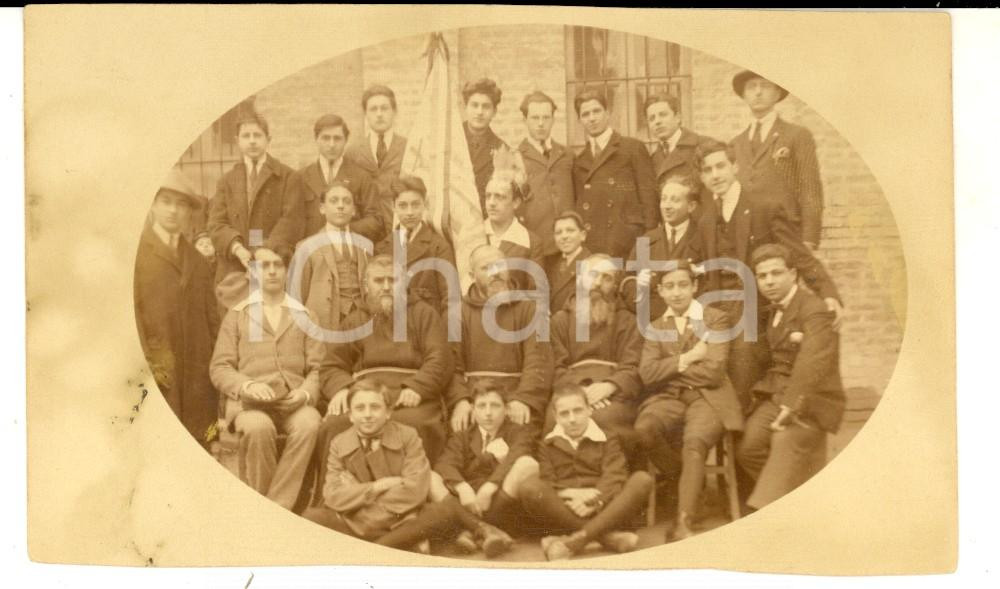Fotografia d epoca originale 1920 ca Gruppo di giovani cattolici con frati cappuccini Foto VINTAGE 12x7 cm 1