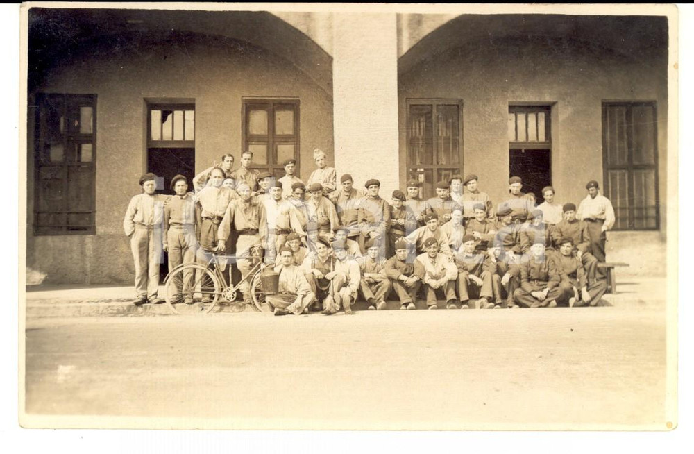 Fotografia d epoca originale 1915 ca WW1 FRANCE Groupe de chasseurs avec vÃ©lo Photo carte postale 1