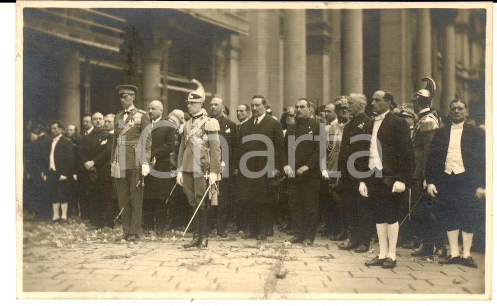 Fotografia d epoca originale 1930 MILANO Duca di Bergamo presenzia a funerali solenni Foto cartolina STRADA 1