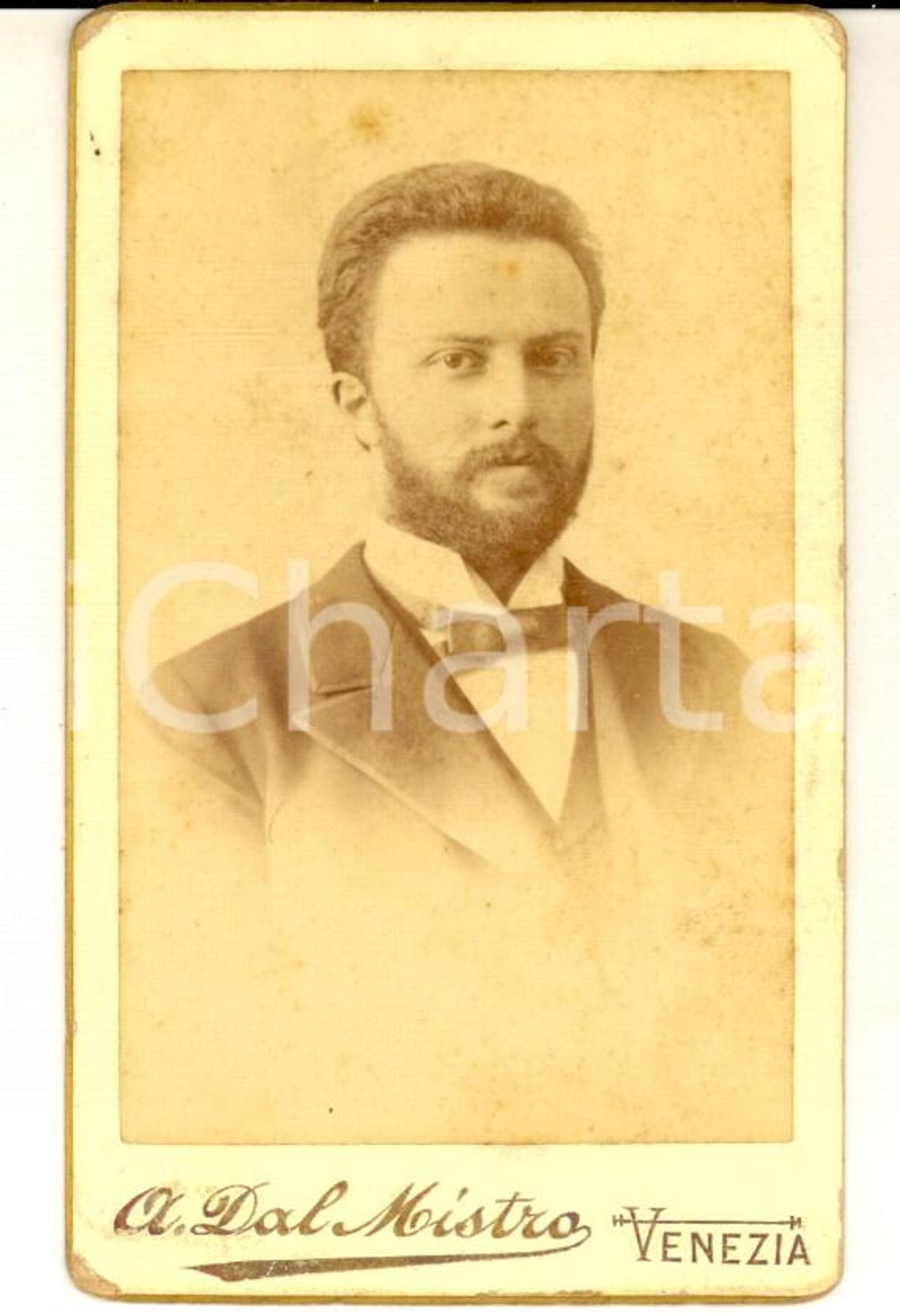 Fotografia d epoca originale 1890 ca VENEZIA Ritratto di giovane uomo Foto Alessandro DAL MISTRO CDV 1